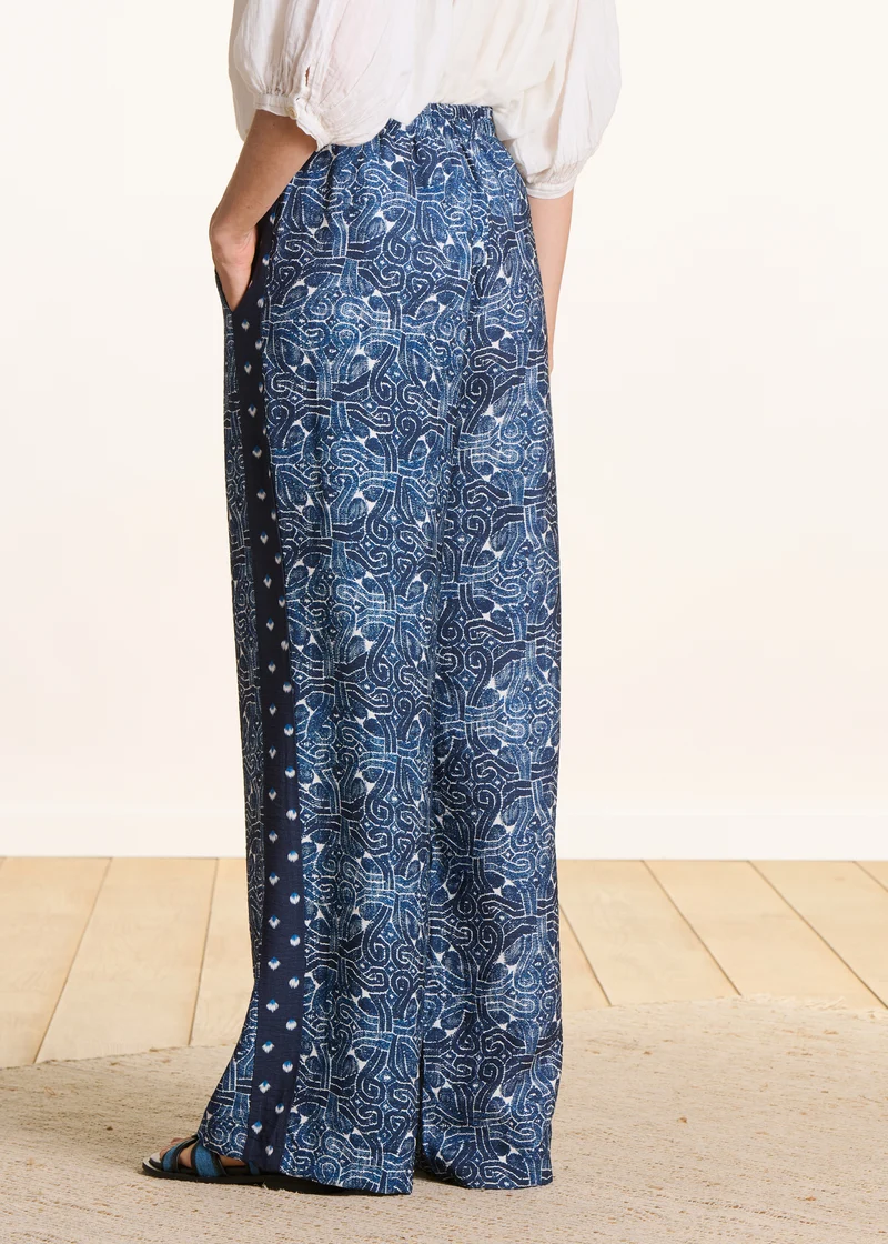 Pantalon large bleu patchwork imprimés
