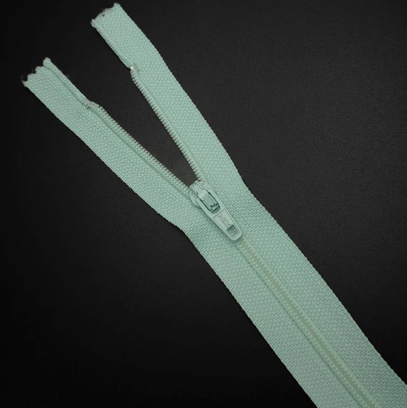 YKK | Fermeture éclair À Bout Fermé | Spirale | #2 | 6 3/4'' - 17 cm | SS266 - SS273