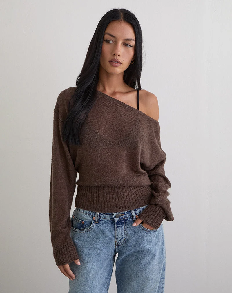 Pull asymétrique Suena en maille chocolat foncé