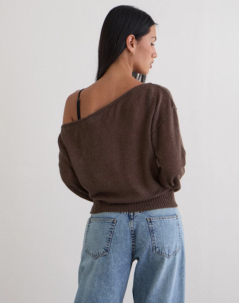 Pull asymétrique Suena en maille chocolat foncé