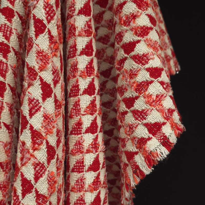 Jacquard Texturé en Coton & Lurex | Tissage Géométrique Rouge & Écru