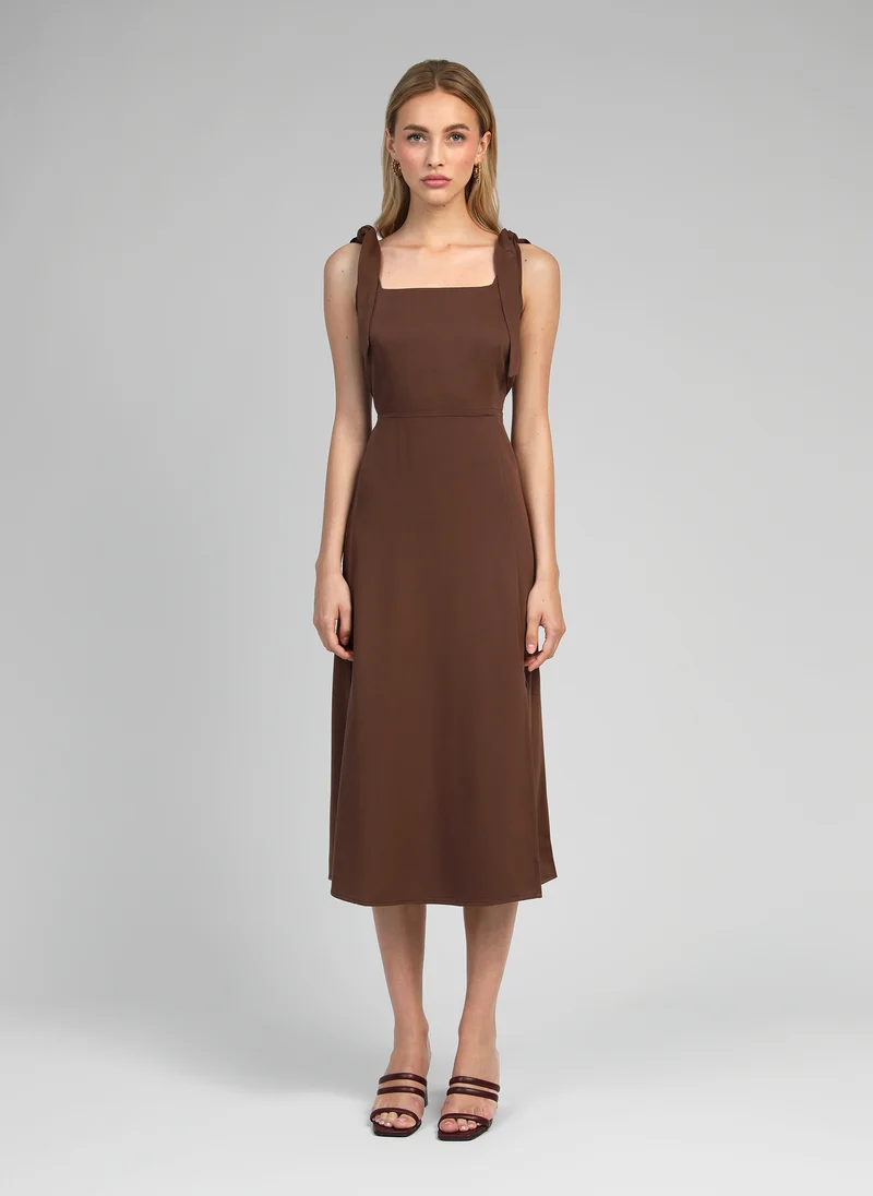 ROBE MIDI MANTIA marron
