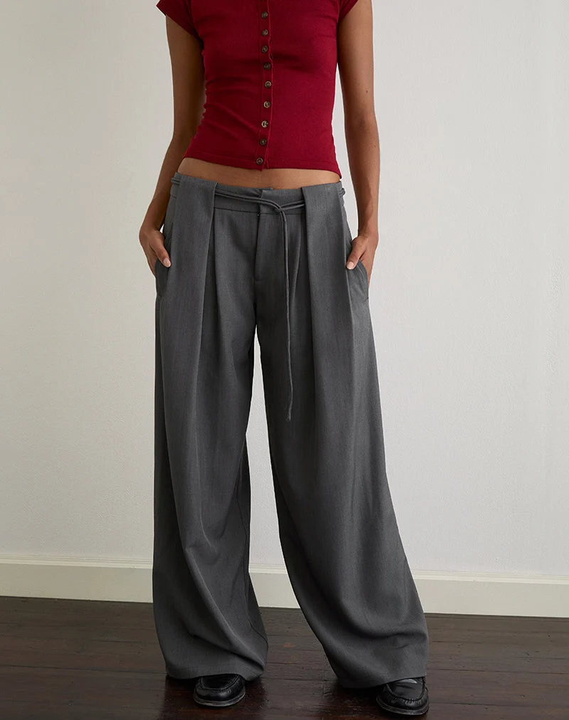 Pantalon Rivela à taille nouée en gris