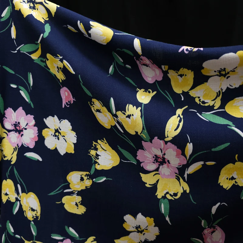 Slub de Rayonne | Fleurs sur Fond Marine | 1 Mètre | FIN DE ROULEAU
