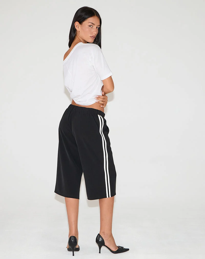 Benno Shorts in Black with White Side Stripe (Short Benno en noir avec rayures latérales blanches)