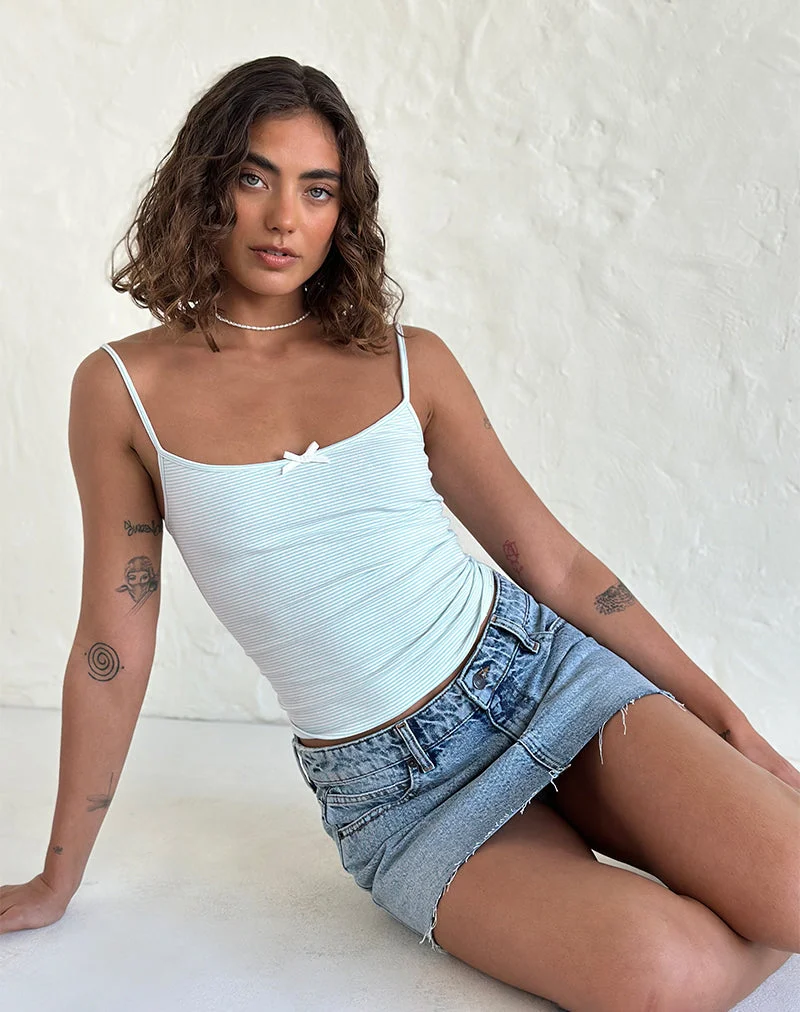 Barlyn Cami Top in Blue and White Stripe (Top Cami Barlyn à rayures bleues et blanches)