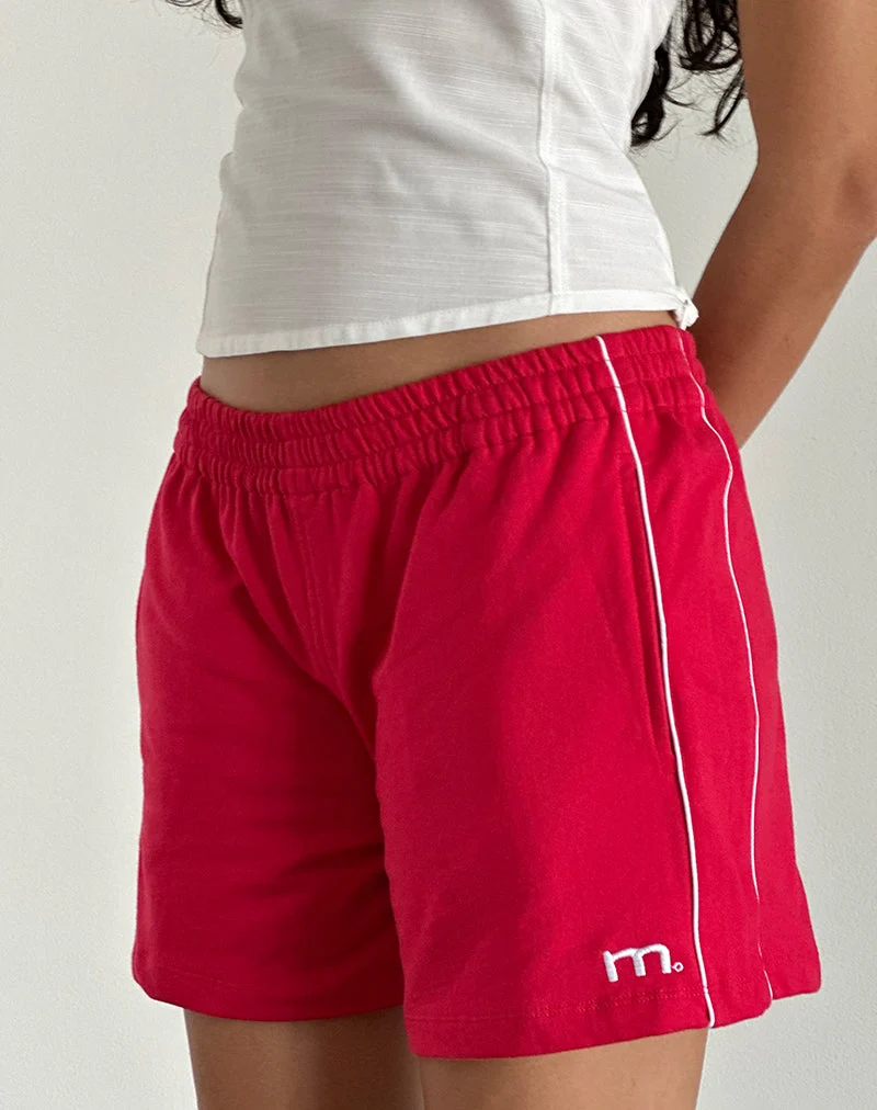 Short Thera en rouge tango avec passepoil blanc cassé et emblème M