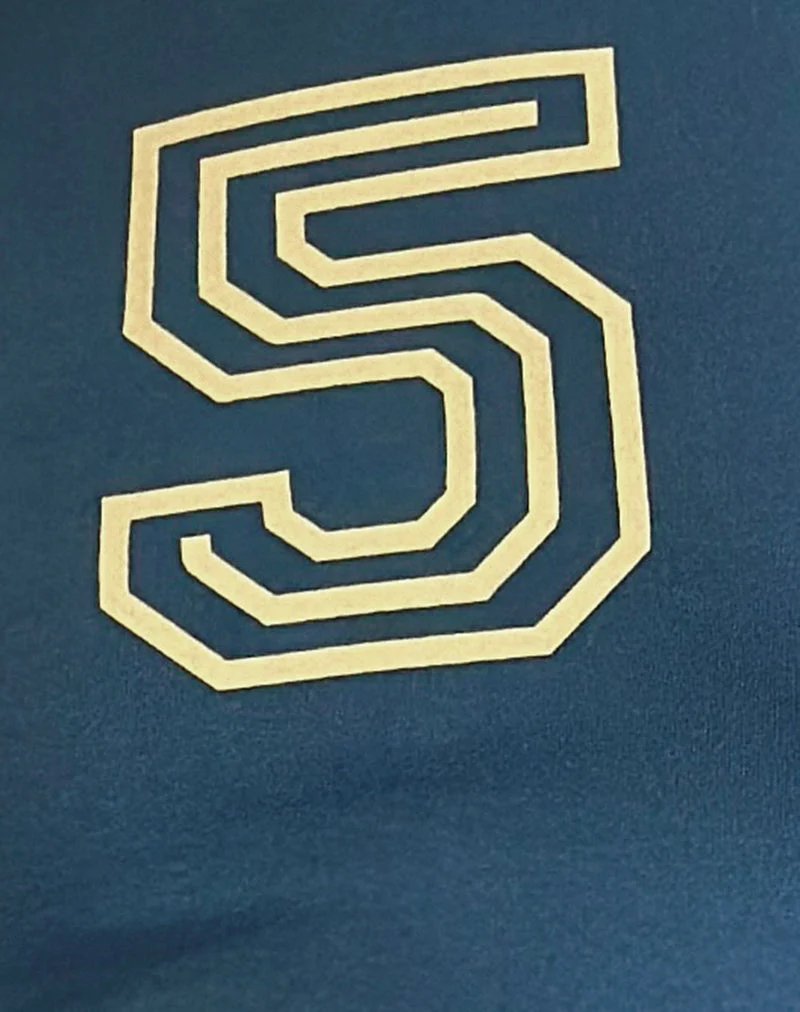 Tee-shirt Sutin en bleu avec emblème 5 et bande de liaison jaune limonade