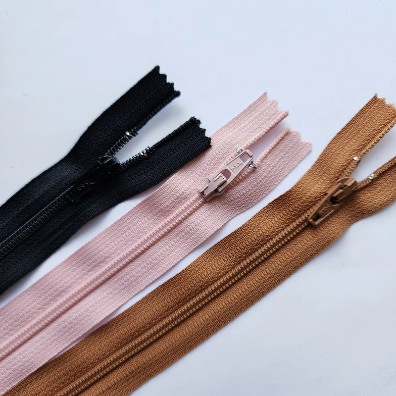 YKK | Fermeture Éclair spirale à Bout Fermé #3 | 9" / 23cm