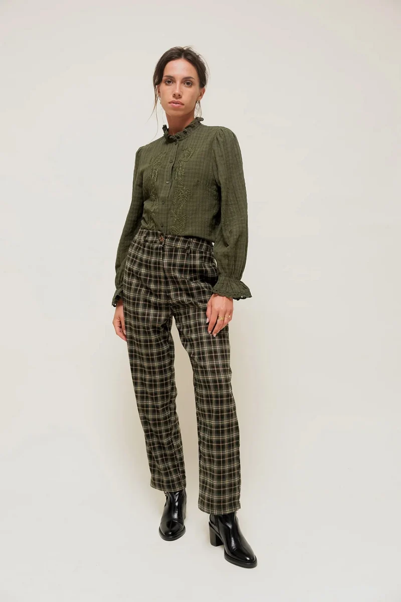 DORYNE - Chemise à Carreaux Ton sur Ton et Grand Col Brodé