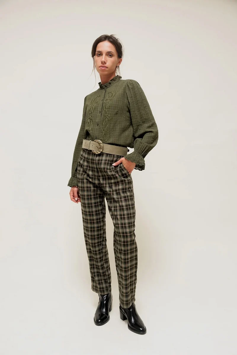 DORYNE - Chemise à Carreaux Ton sur Ton et Grand Col Brodé