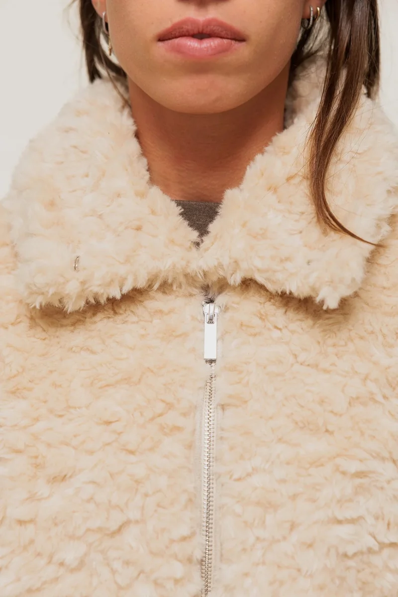 FÉLISSE - Manteau Court en Maille Bouclette