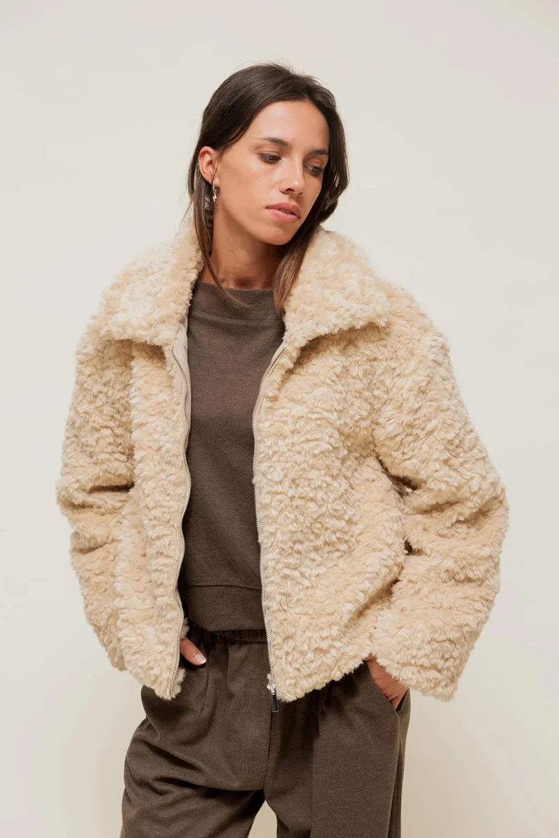 FÉLISSE - Manteau Court en Maille Bouclette