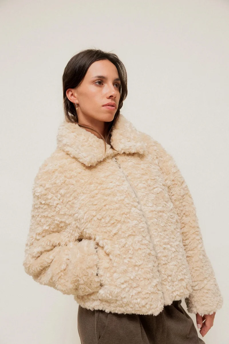 FÉLISSE - Manteau Court en Maille Bouclette