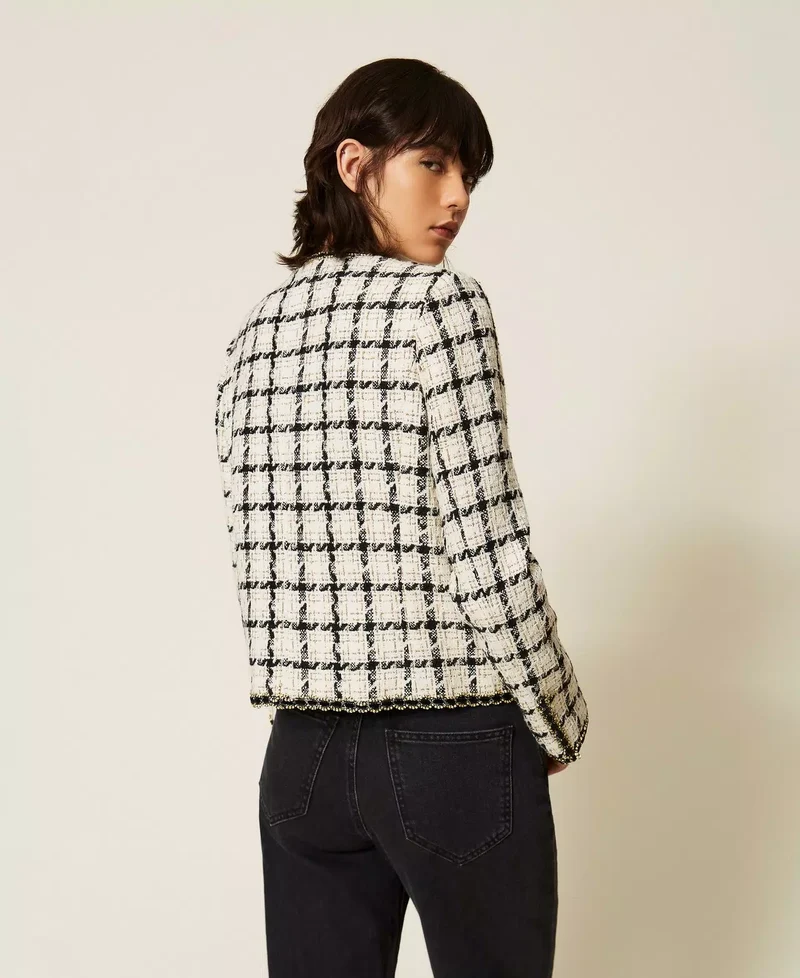 Veste courte à carreaux et finitions contrastantes