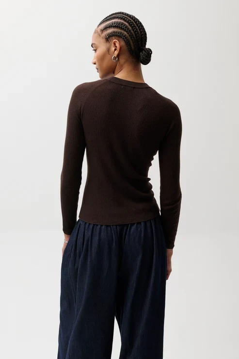 Pull ultraléger ajusté à col rond Juno