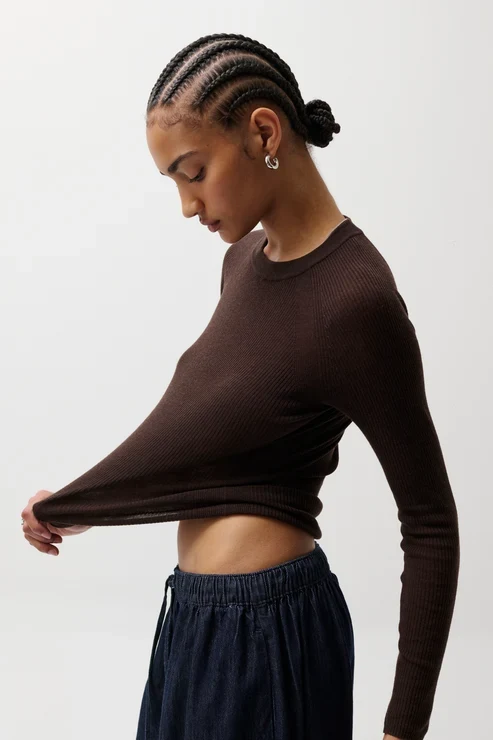 Pull ultraléger ajusté à col rond Juno