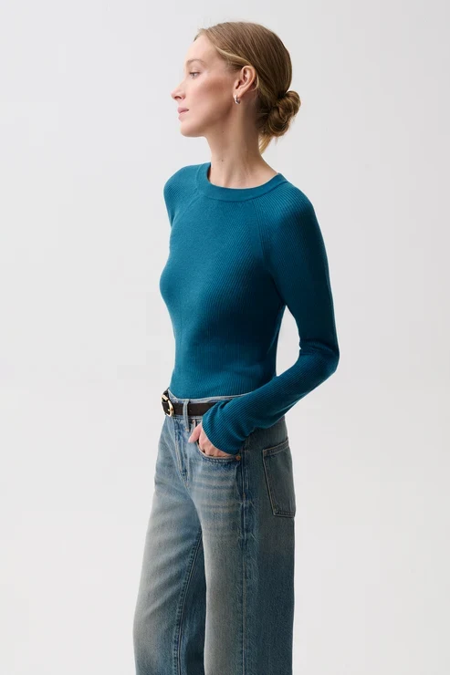 Pull ultraléger ajusté à col rond Juno