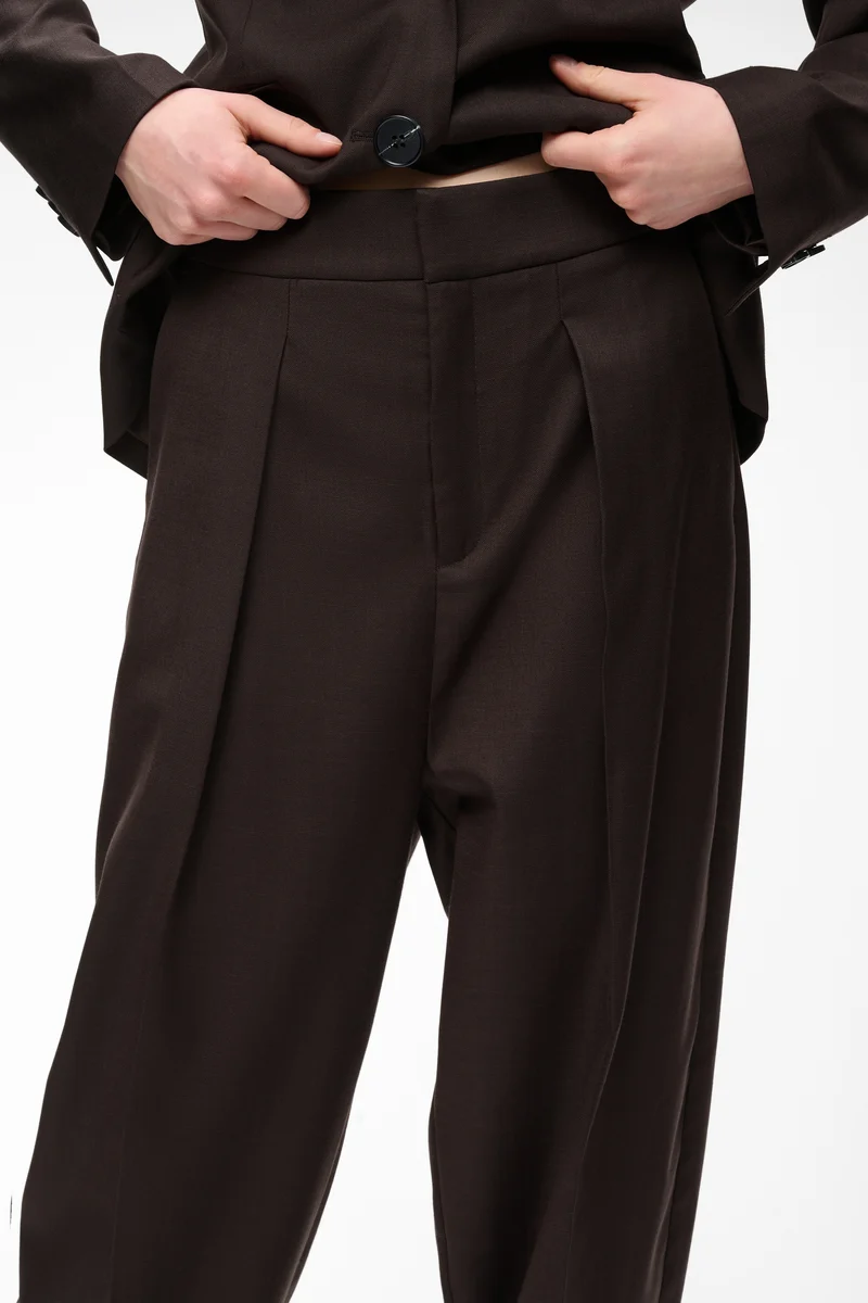 Pantalon Cadie barrel à plis marqués