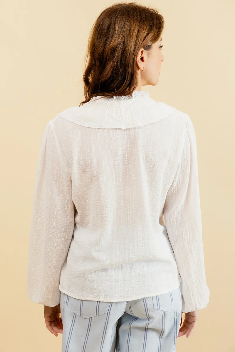 YOLENE - Blouse Unie Blanche à Col V et Froufrous