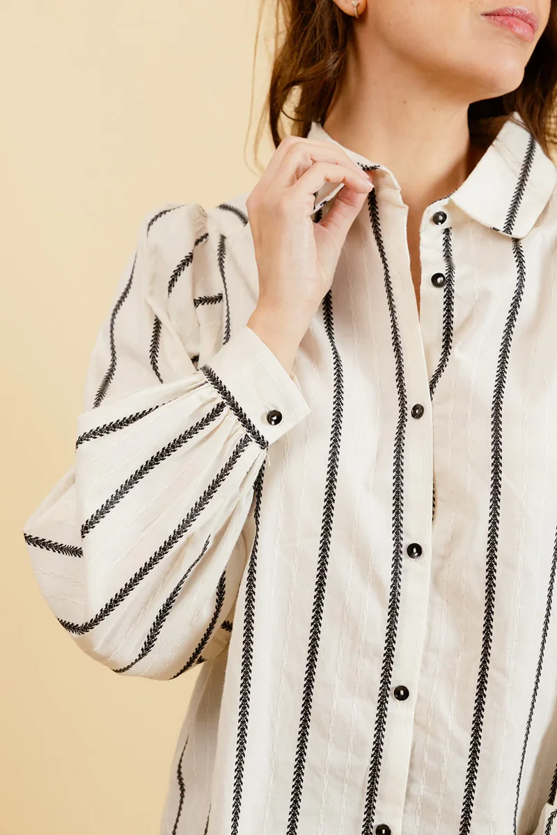 GRACIA - Chemise Écrue à Rayures Brodées Noires