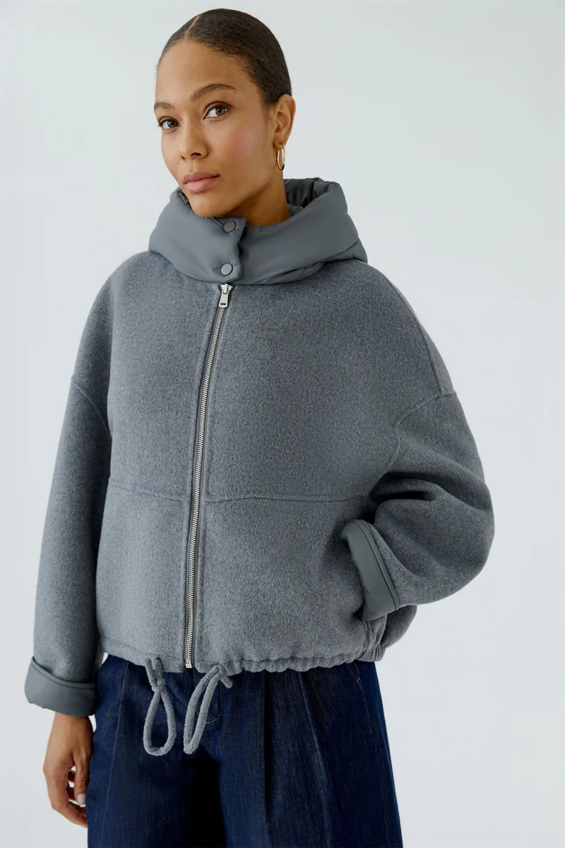 Manteau ample à capuchon matelassé