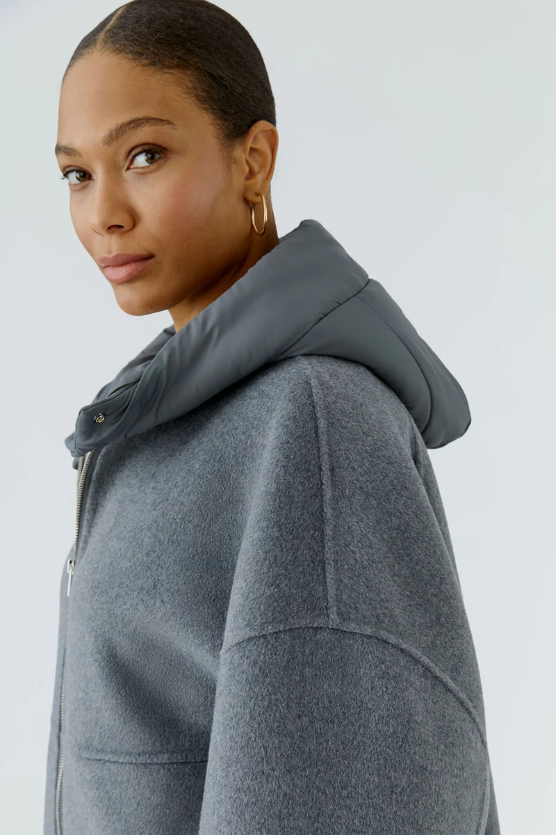 Manteau ample à capuchon matelassé