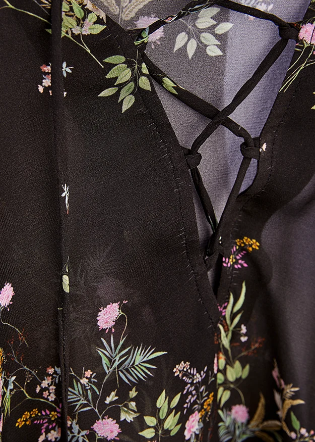 Blouse fleurie vaporeuse à col lacé