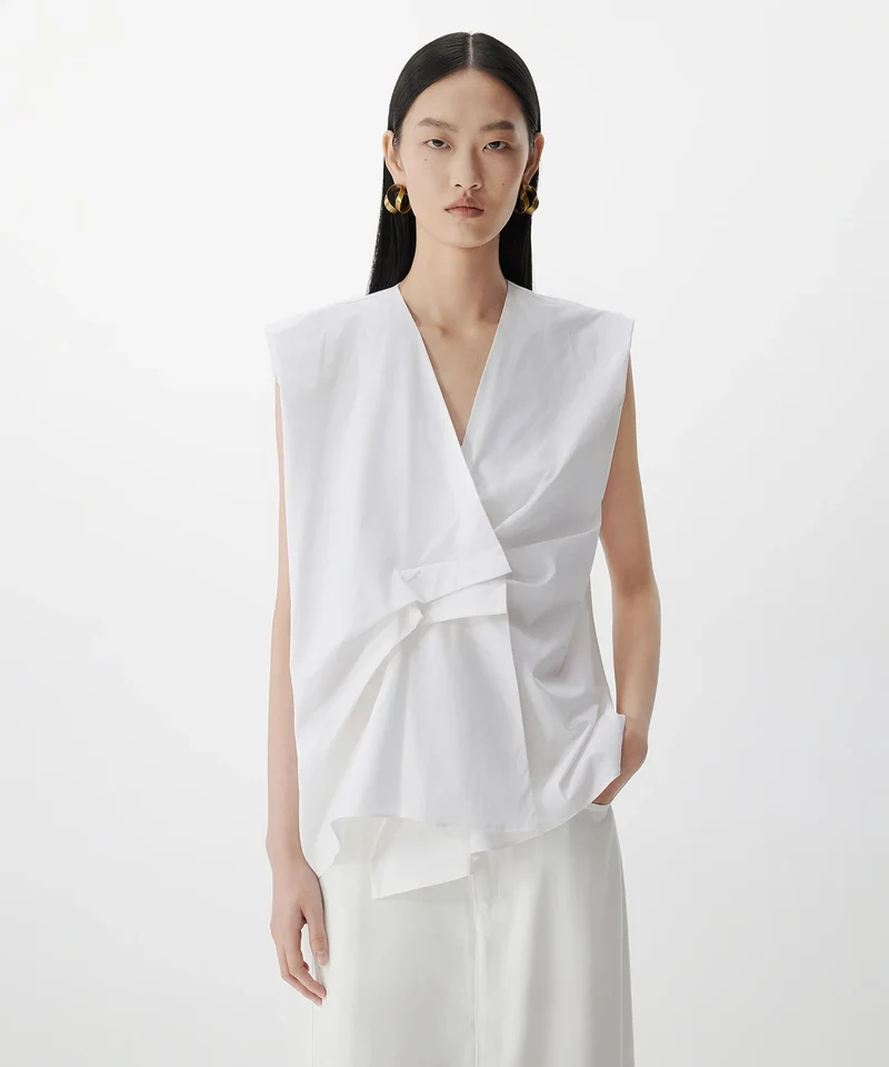 Blouse sans manches à plis asymétriques
