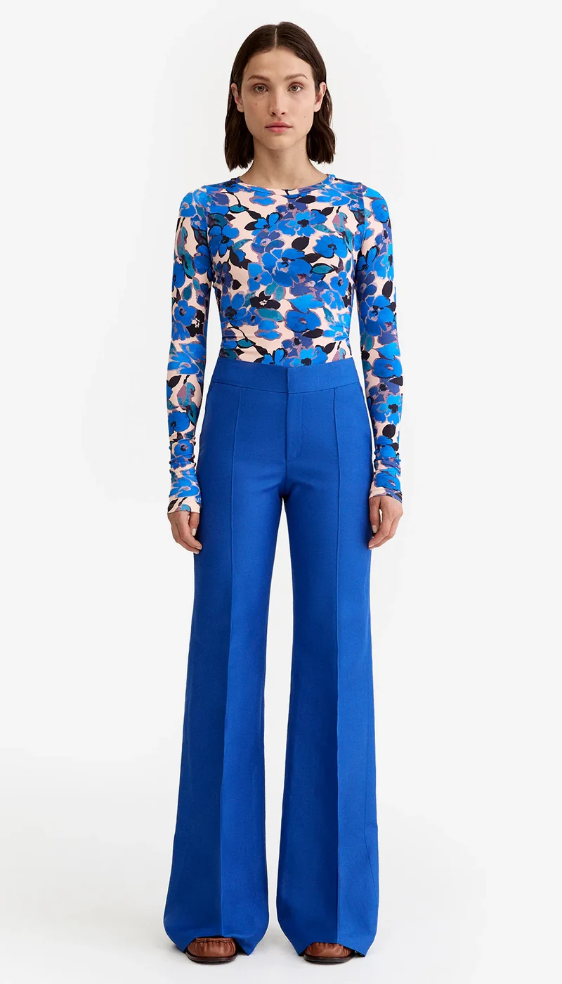 Pantalon évasé à plis piqués
