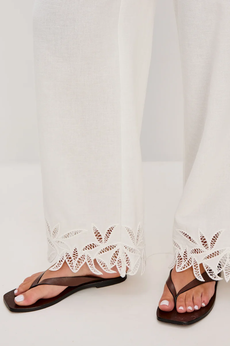 Pantalon en lin Emmie à broderies palmiers