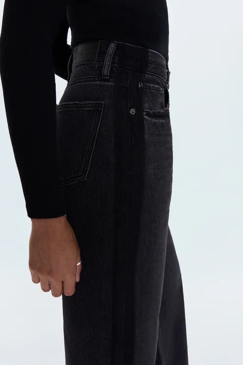 Jeans à taille haute et coupe barrel Wes