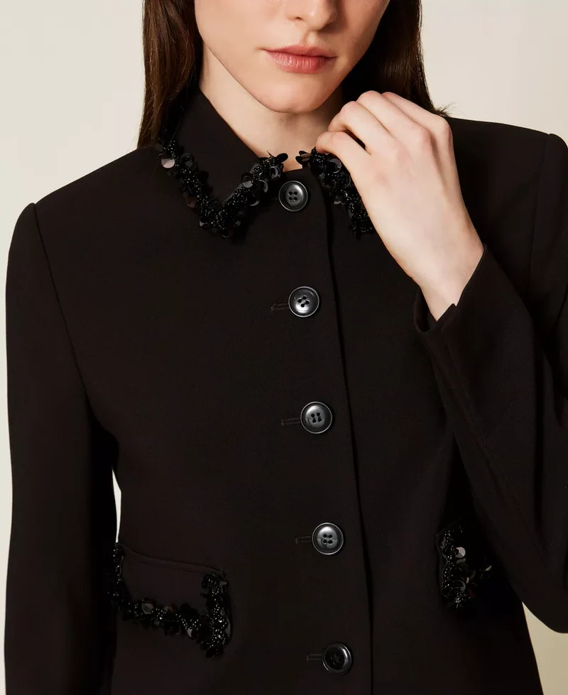 Blazer court en crêpe avec paillettes