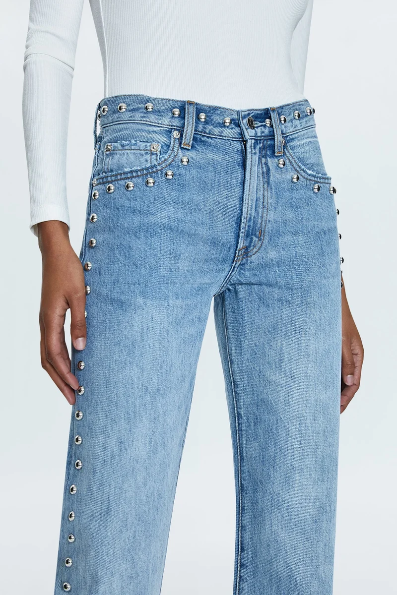 Jeans droit arqué avec clous décoratifs Lexi