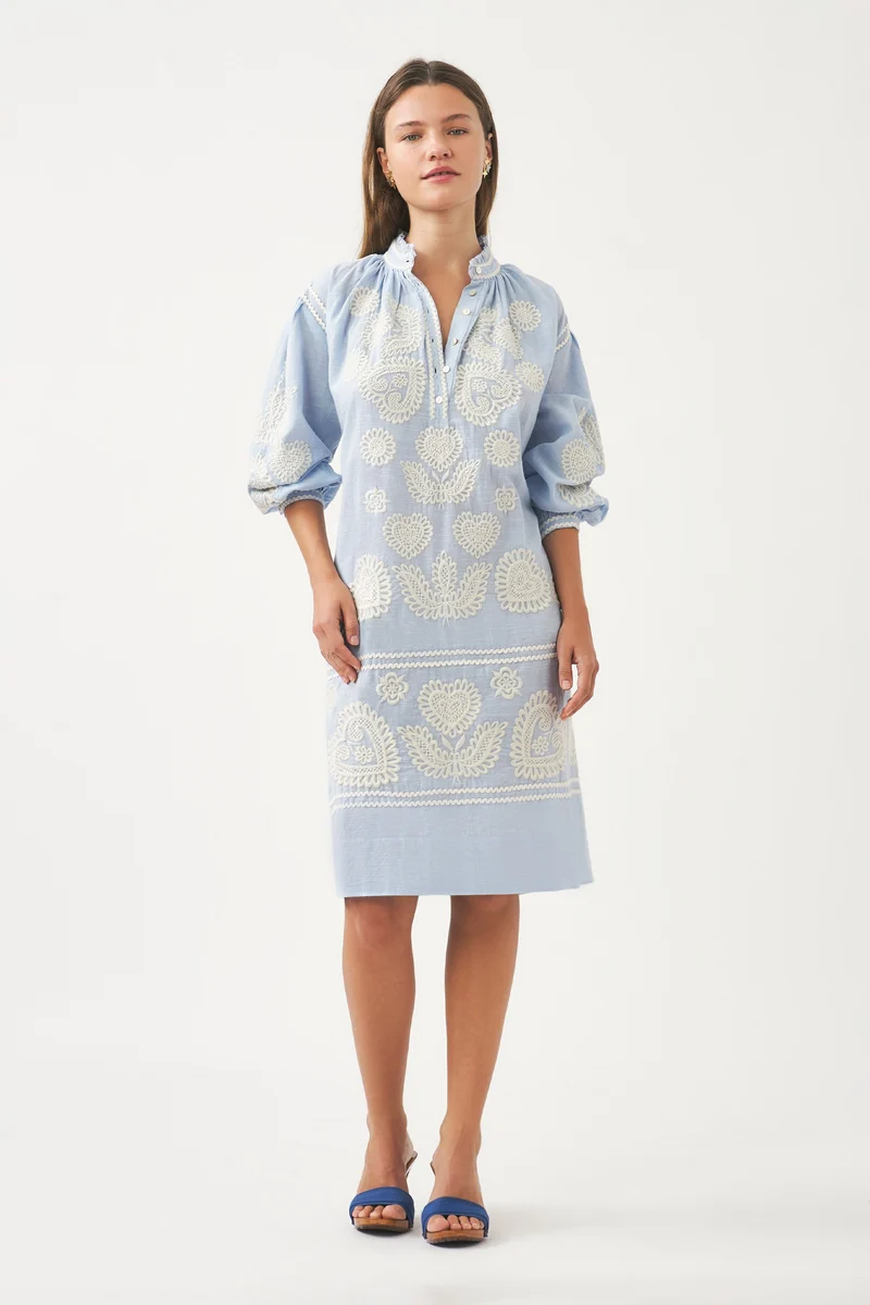 Chemisier avec broderie d'inspiration hongroise Rony