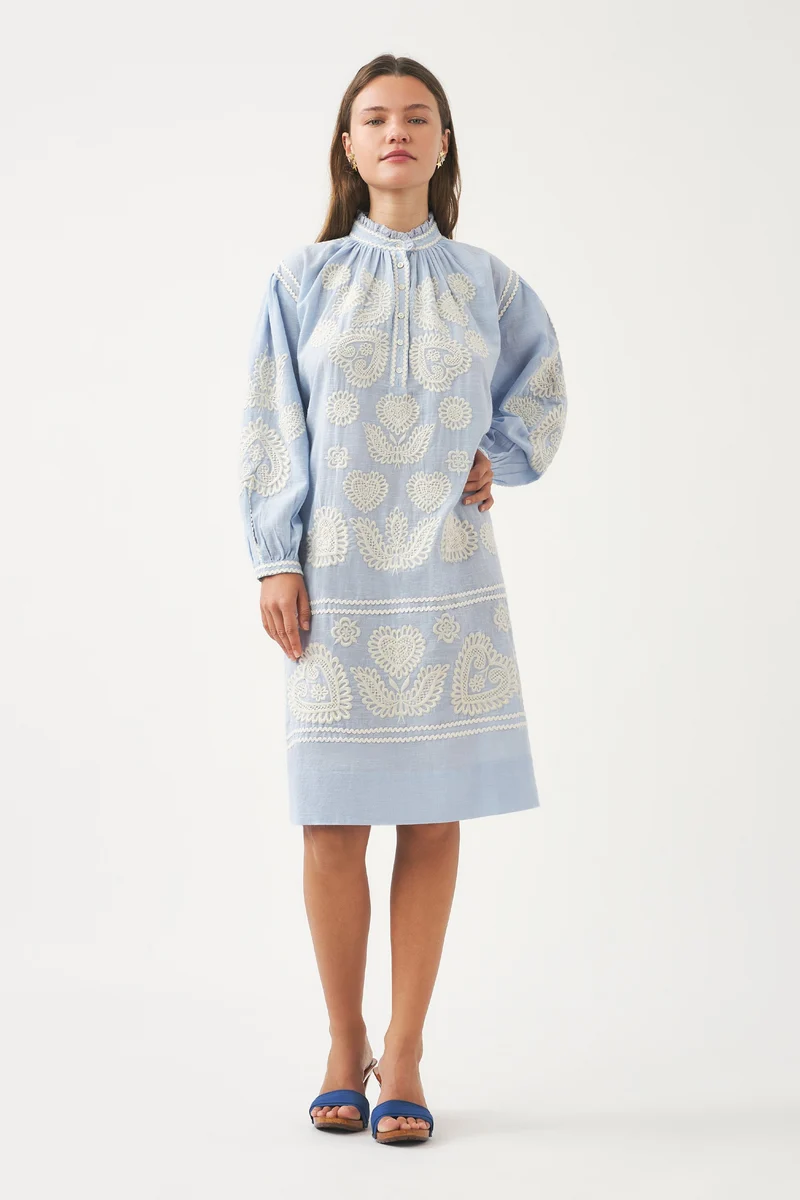 Chemisier avec broderie d'inspiration hongroise Rony