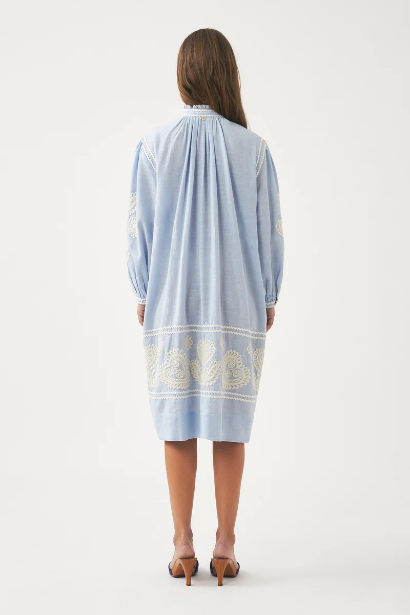 Chemisier avec broderie d'inspiration hongroise Rony