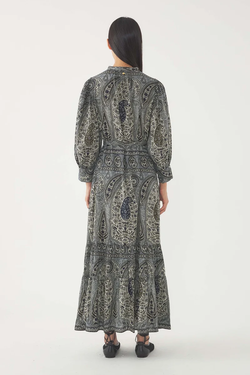 Robe Taya