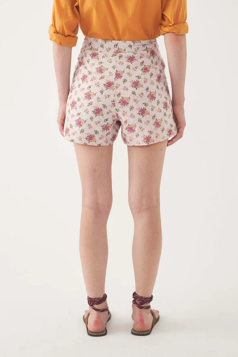 Short Pada