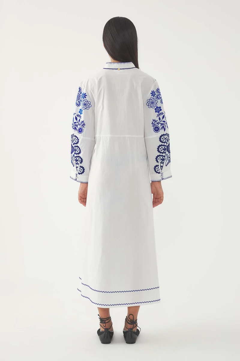 Robe longue brodée Mamie