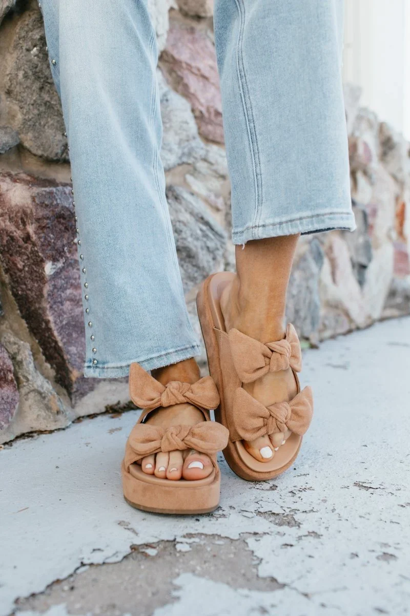 Hey girl by Corkys Lil Bit Knotty