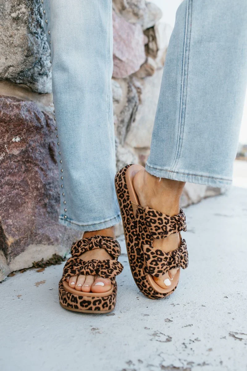 Hey girl by Corkys lil bit knotty