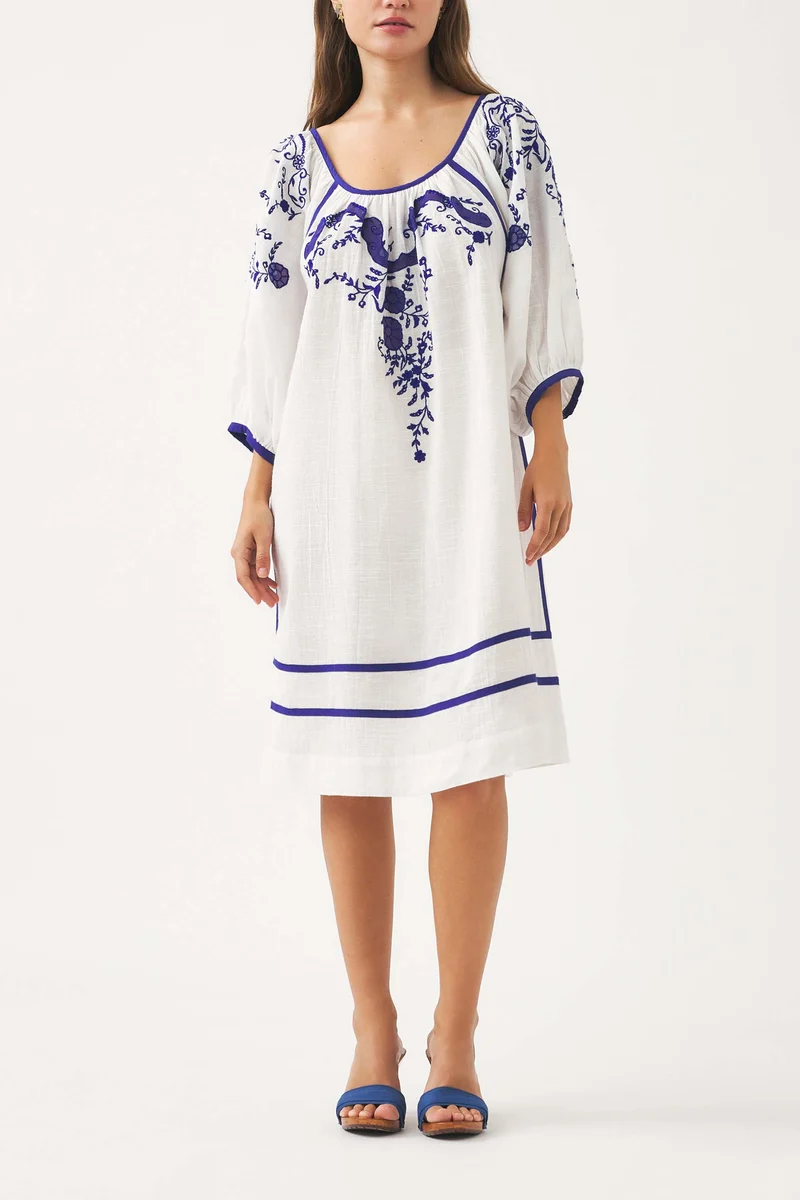 Robe brodée Victoria
