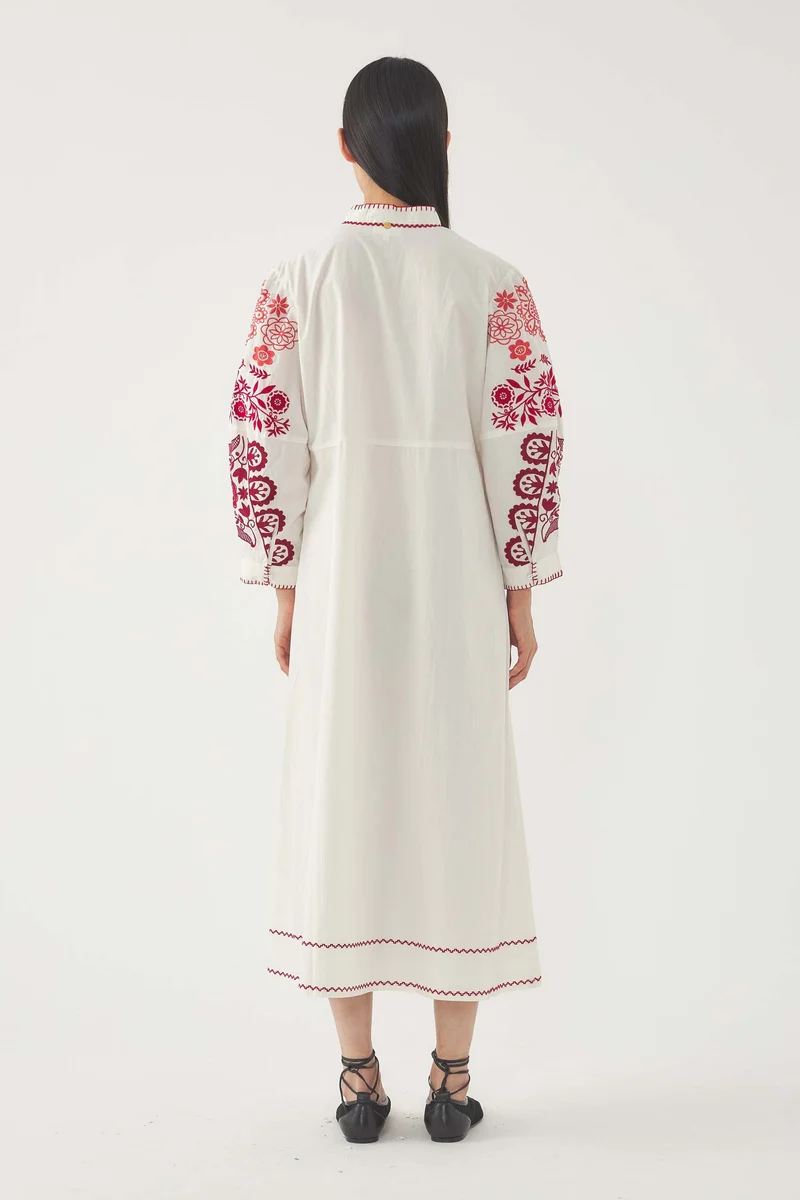 Robe longue brodée Mamie