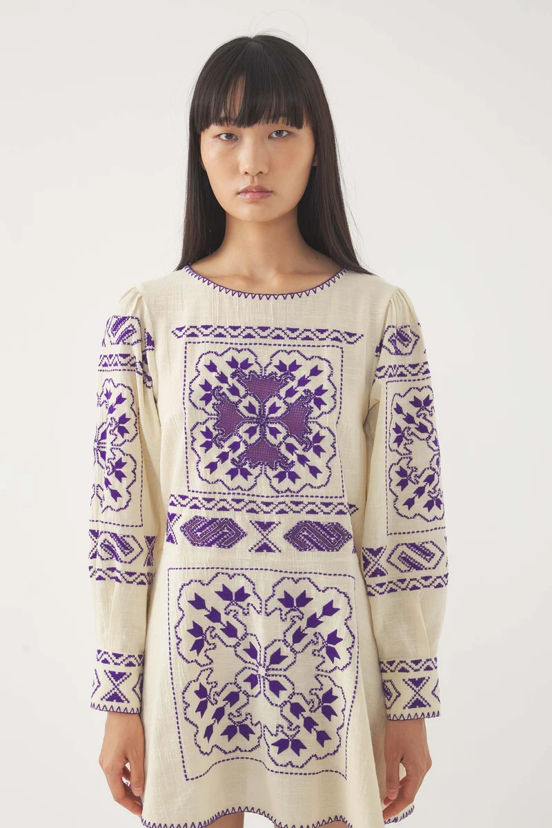 Robe brodée Milos