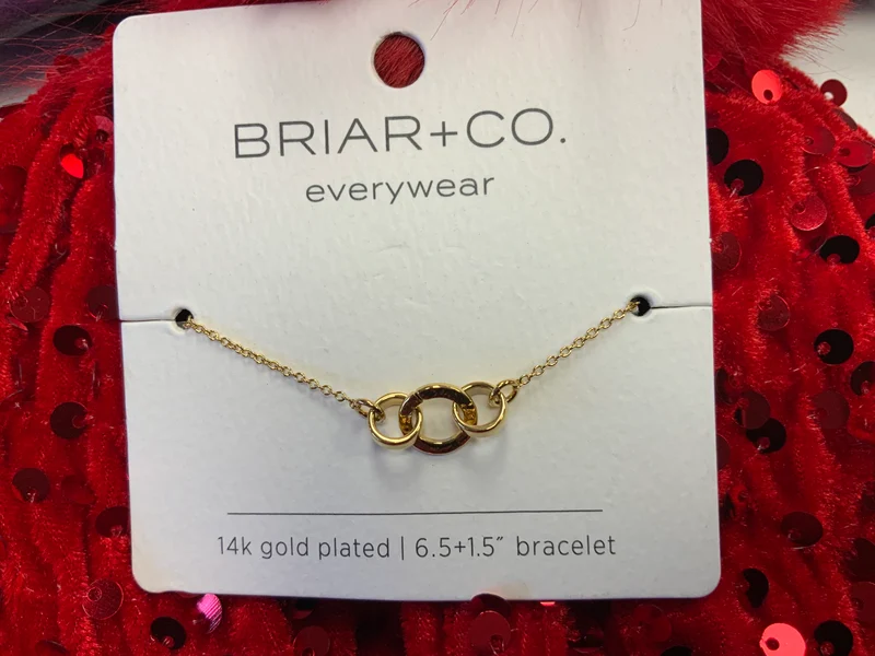 Briar+Co Gold Interlocking Bracelet