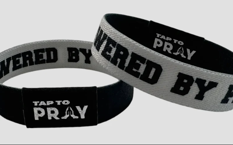 Versible Tap to Pray Wristband