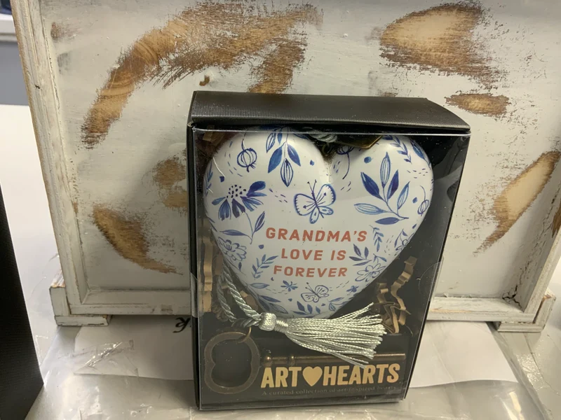 Demdaco Art heart whole heart