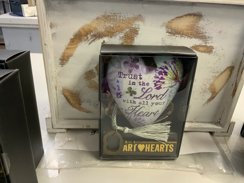 Demdaco Art heart whole heart