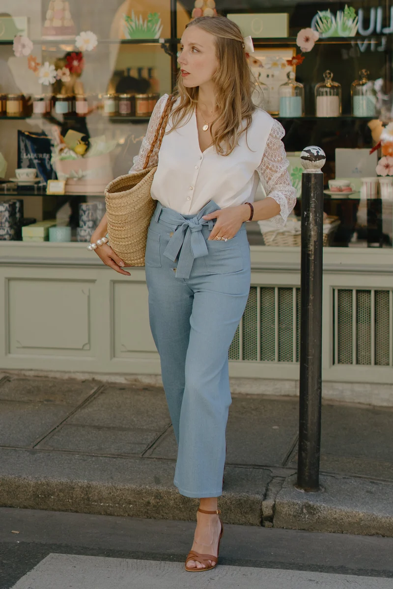 Jean bleu ciel femme 7/8 taille haute – une coupe élégante, fabriquée en France